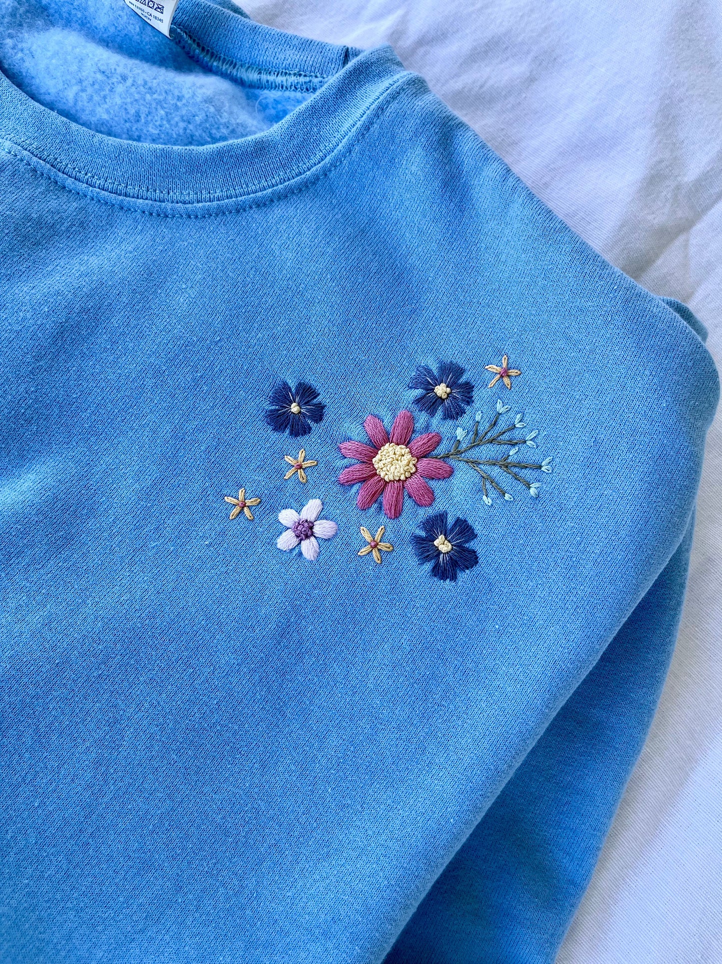 Embroidered Sweatshirt | L | Blue Embroidered Crewneck