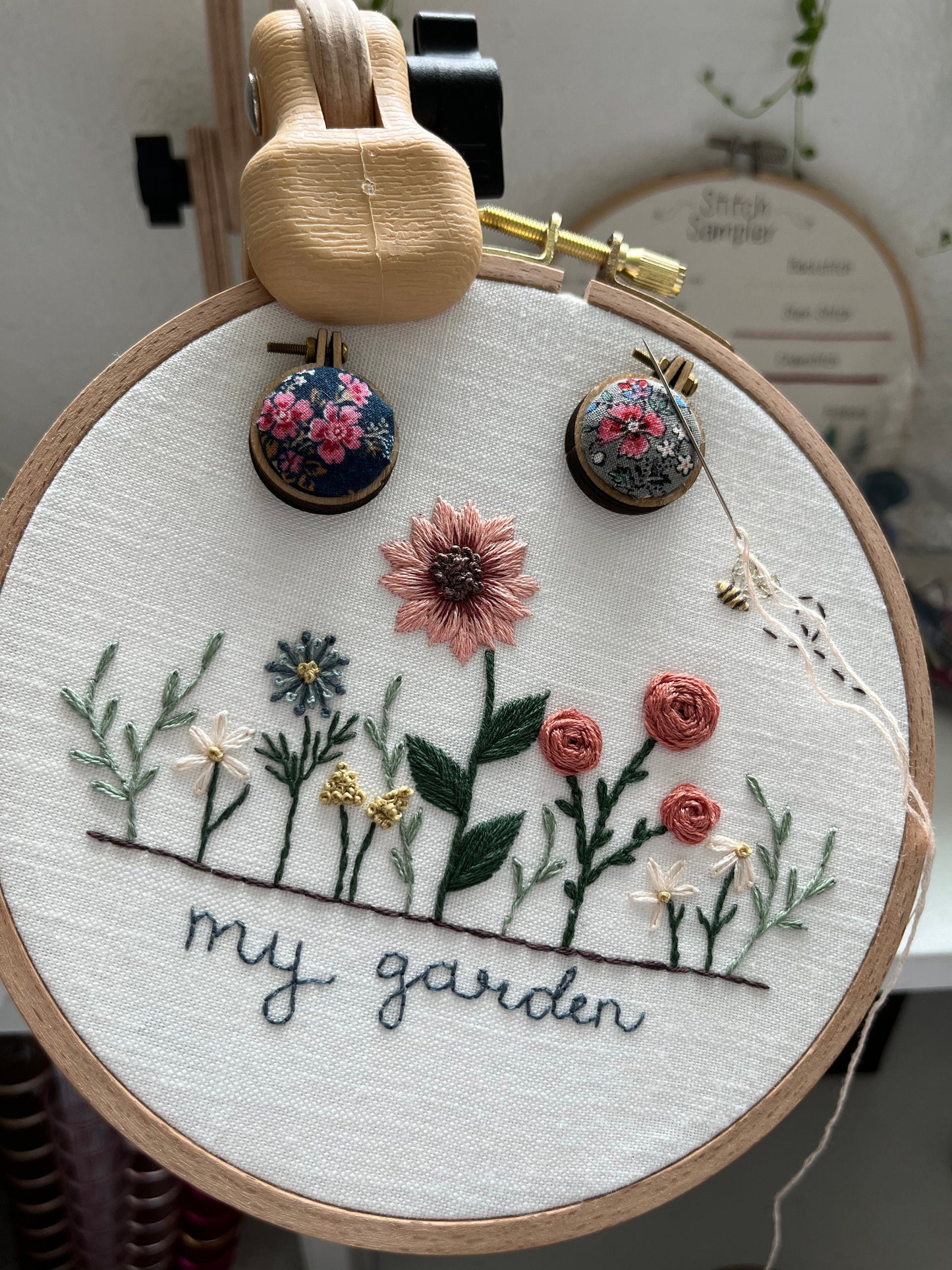 Needle Minder