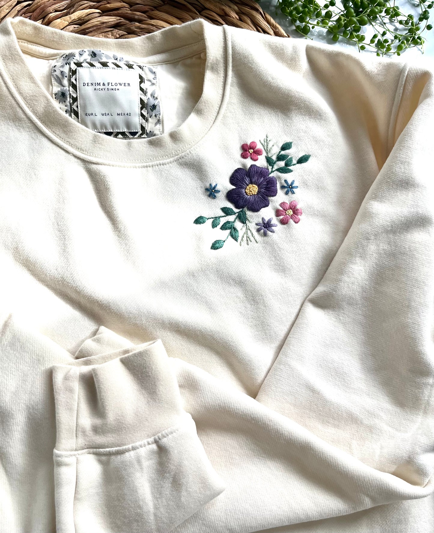 Embroidered Sweatshirt | L | Cream Embroidered Crewneck