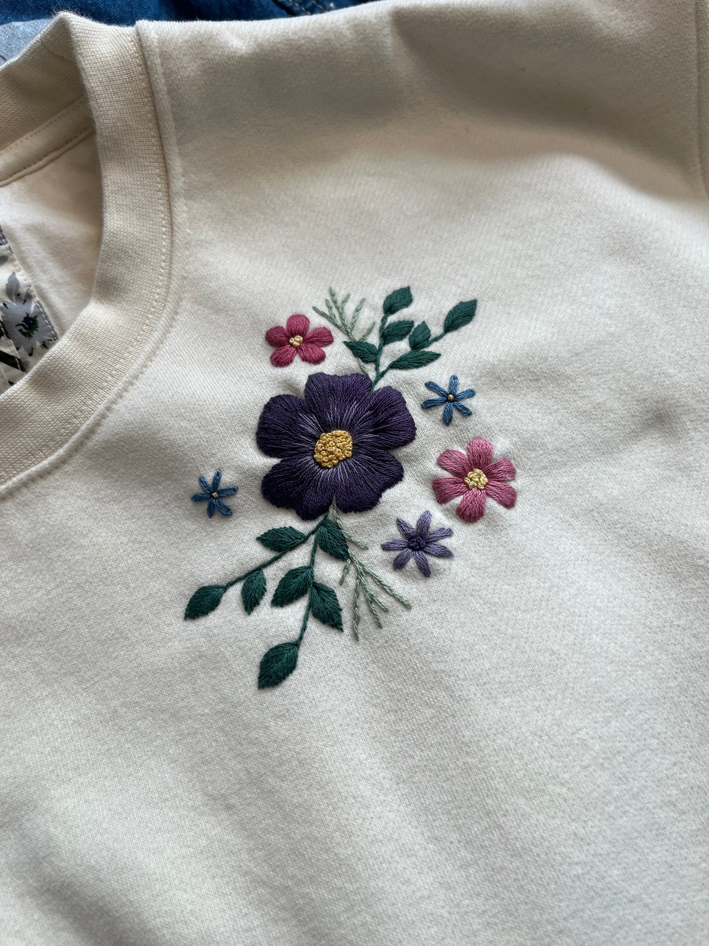 Embroidered Sweatshirt | L | Cream Embroidered Crewneck